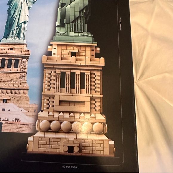 LEGO Architecture Statue of Liberty 21042 1685 pcs Adult Build Display Set New - Picture 5 of 7